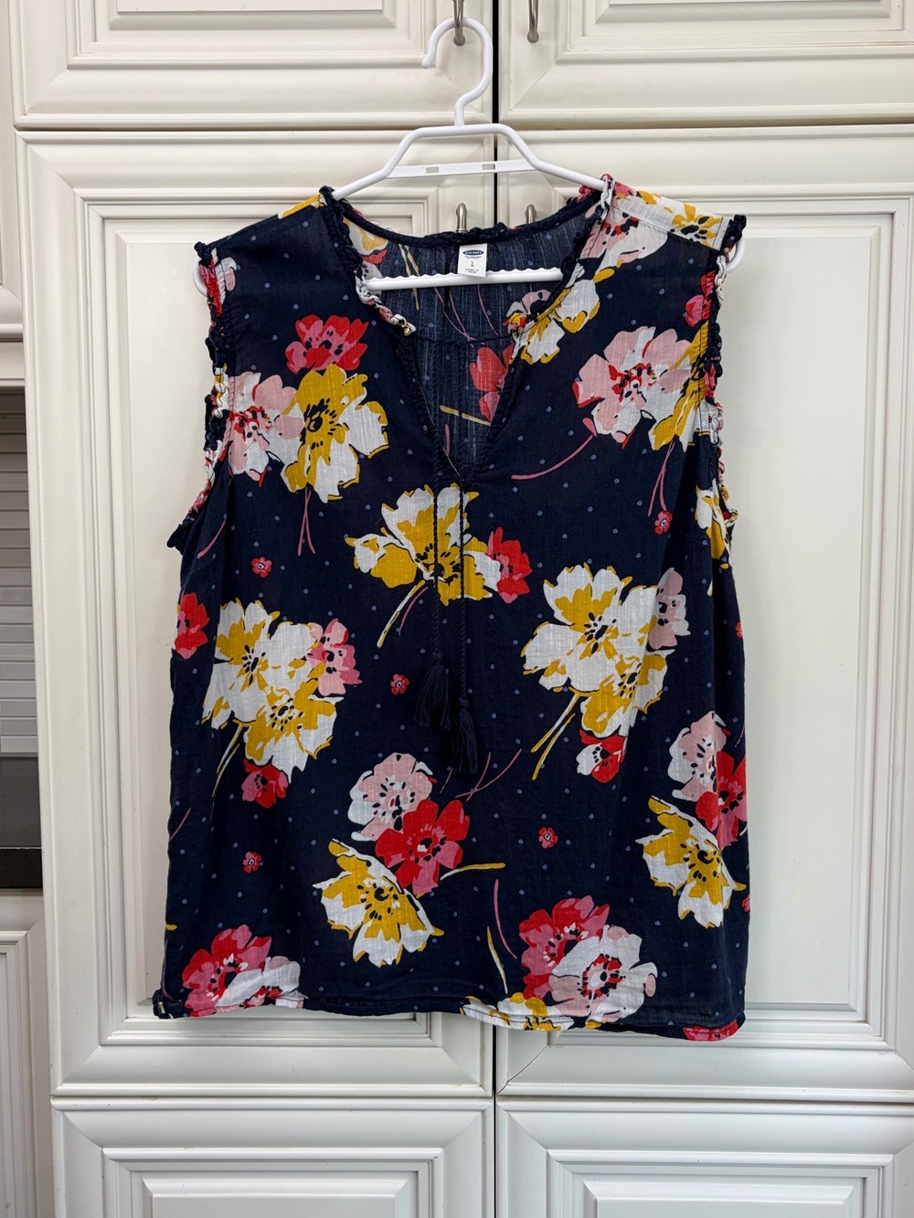 Old Navy women’s floral sleeveless blouse